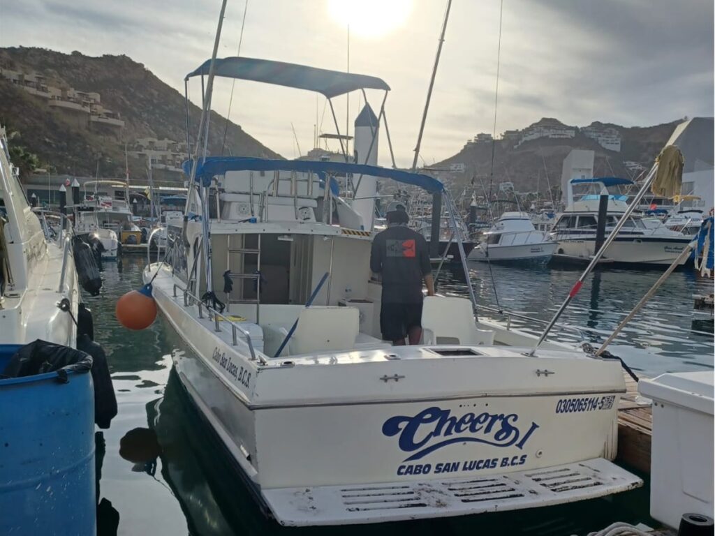 28' Cheers1 1-4pax Back