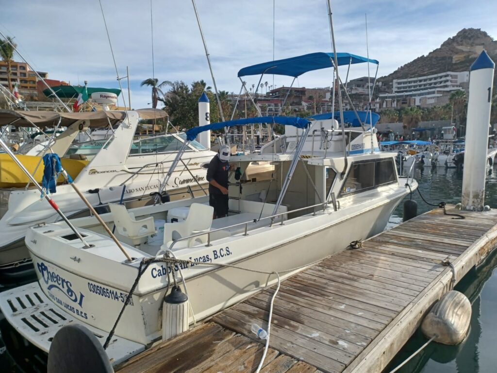 28' Cheers1 1-4pax Side