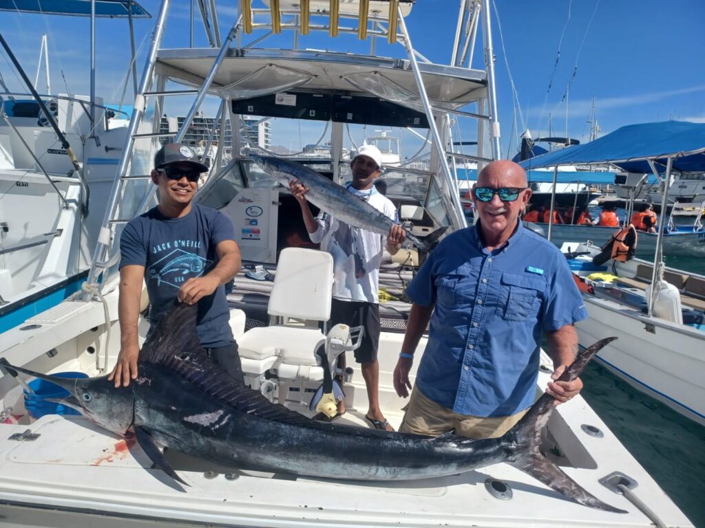 31' Blackfin Express 1-6pax Fish