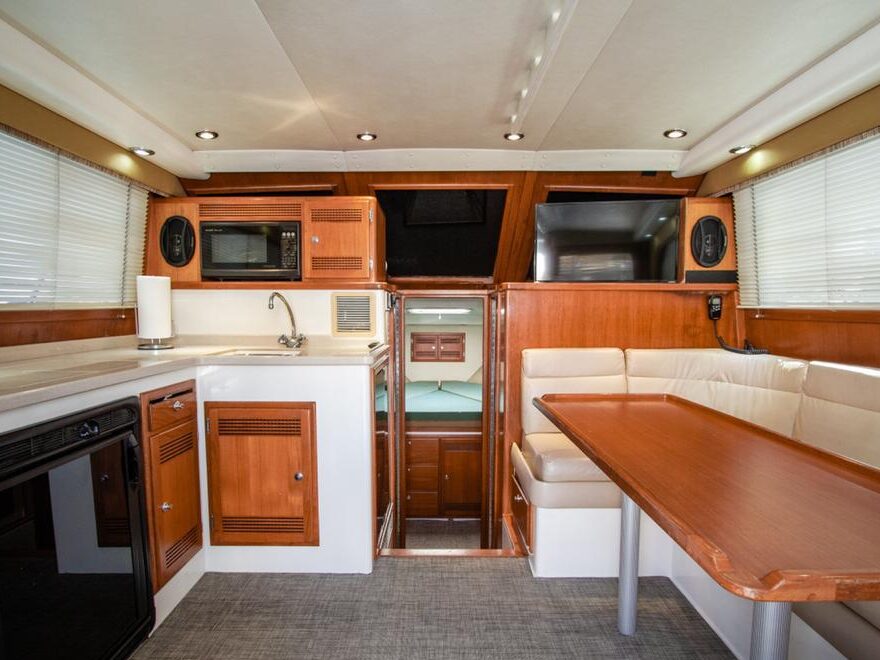 35' Cabo Flybridge AC cabin 1-6pax Atrium