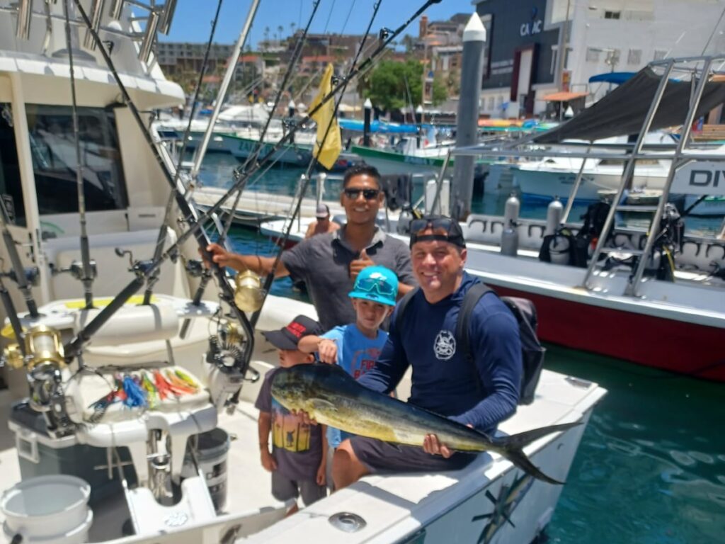 35' Cabo Flybridge AC cabin 1-6pax Backview