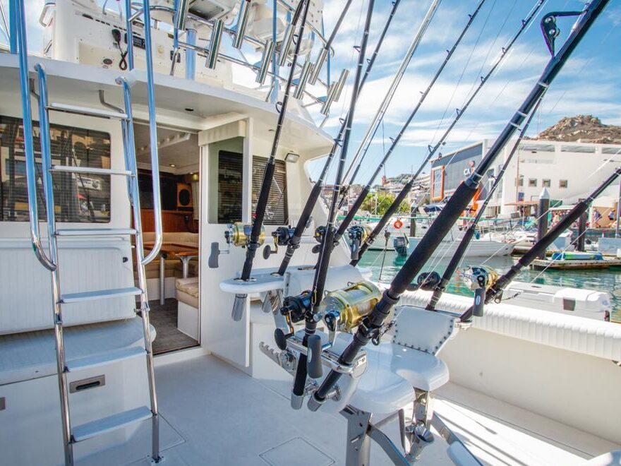 35' Cabo Flybridge AC cabin 1-6pax Rods Low