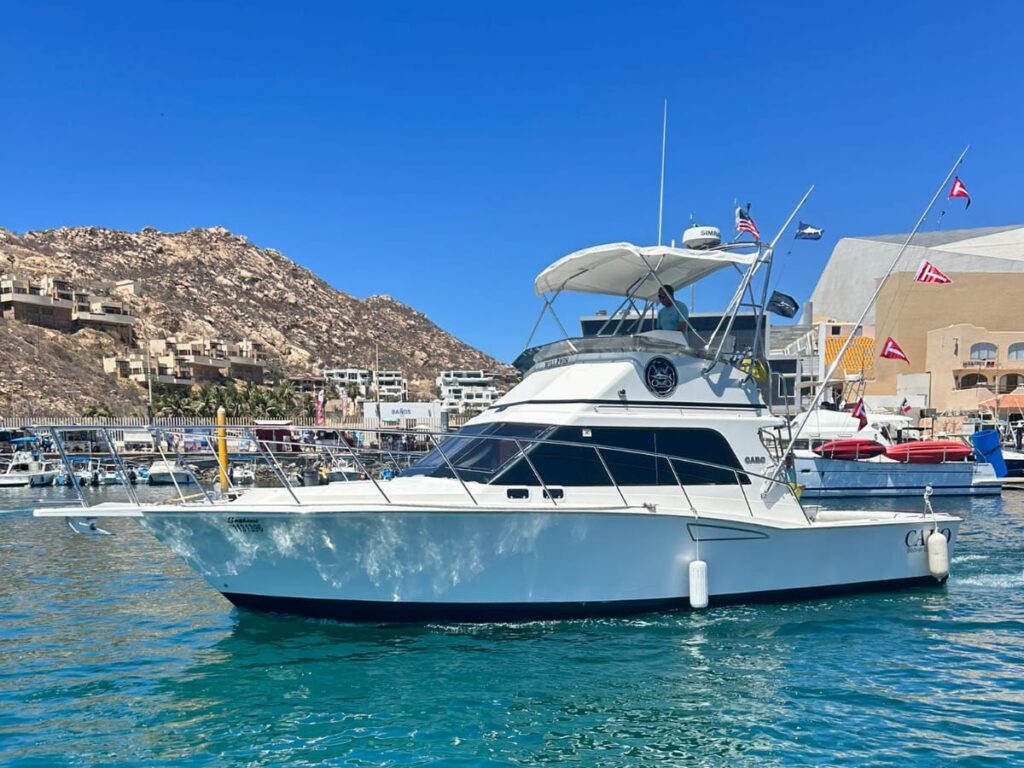 35' Cabo Flybridge AC cabin 1-6pax Side View