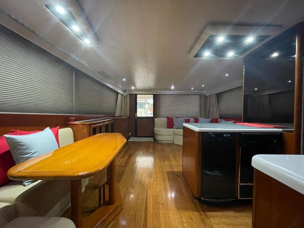 58'VIKING 1-10 pax Interior 3