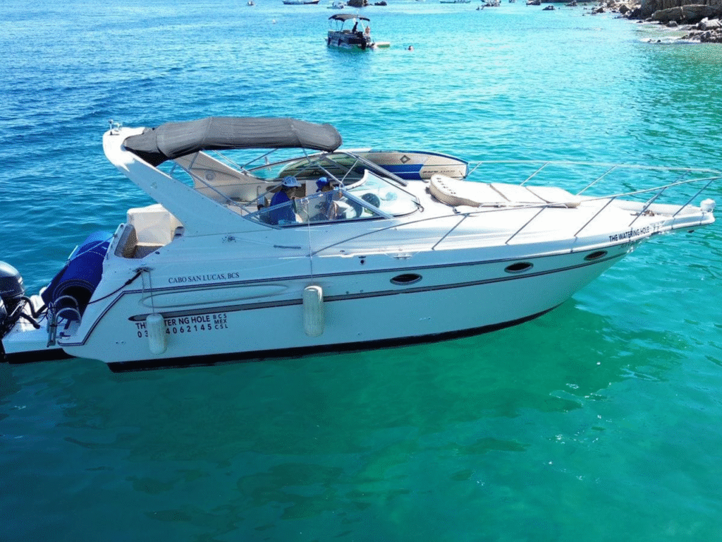 32' Maxum Watering Hole 3